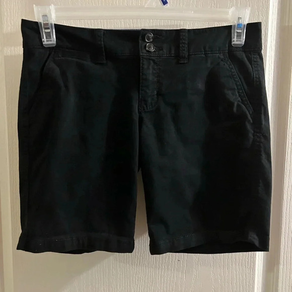 American Eagle chino Black Stretch Shorts Size 2 flattering fit EUC - Picture 1 of 7